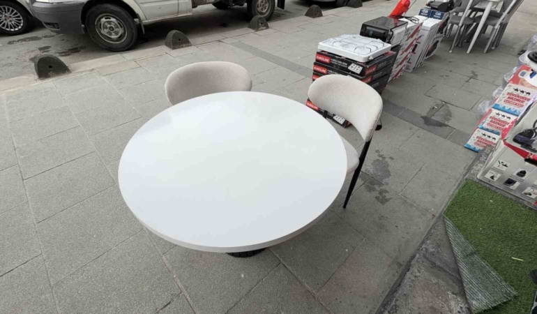 Sandalyesi çalınan mobilyacıdan hırsıza sitem: “Abla takımı bozdun, kalanı da gel al”