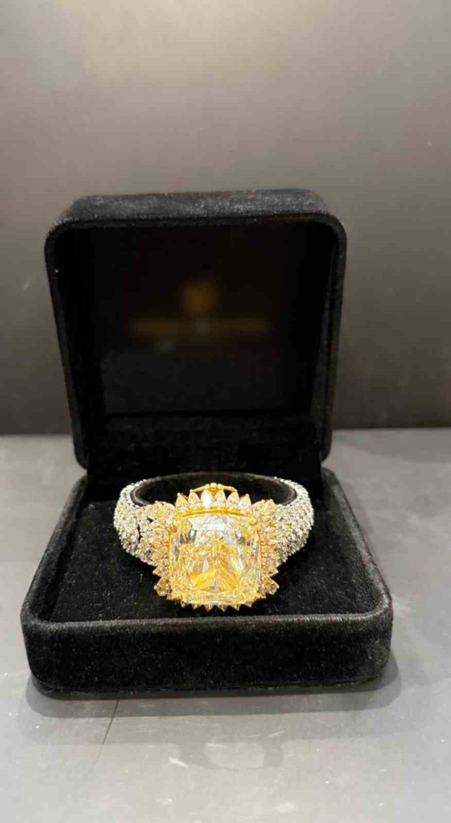 Kapalıçarşı’da düzenlenen operasyonda 3 milyon dolar değerinde 80 karat pırlanta yüzük ele geçirildi