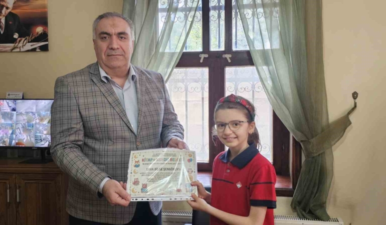 Bandırma’da kütüphane haftasında örnek öğrencilere ödül