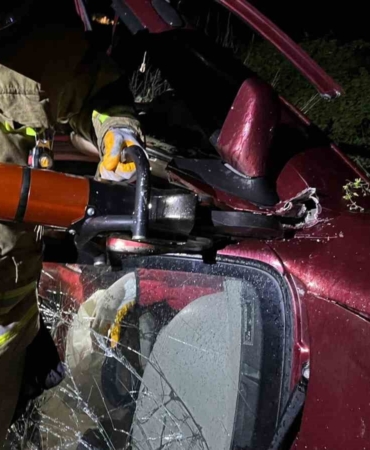 Gönen’de meydana gelen kazada araçta sıkışan şahıs kurtarıldı