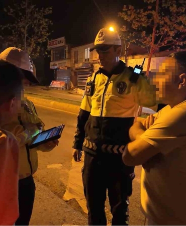 13 yaşındaki çocuğa direksiyonu verdi, savunması pes dedirtti