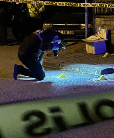 Eşinin KADES ihbarıyla eve gelen polislere ateş açtı