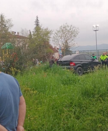 Kontrolden çıkan otomobil, kaldırımda yürüyen 17 yaşındaki genci hayattan kopardı