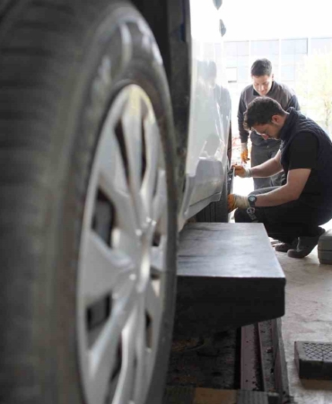 Kış lastiği zorunluluğu bitti, değişim mesaisi başladı: "Sıcaklar artmadan yaz lastiklerine geçiş yapılmalı"