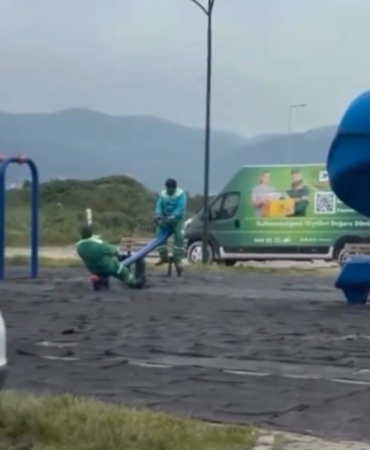 Tahteravalliye binen temizlik işçileri güldürdü