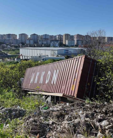 Beylikdüzü’nde tır kazasında faciadan dönüldü