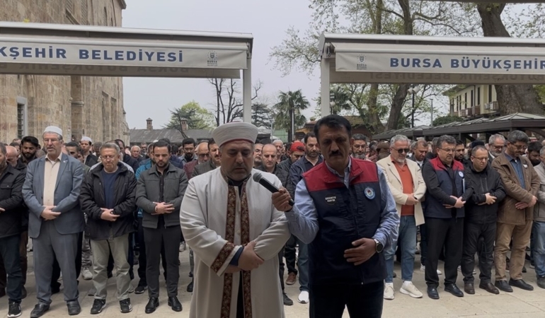 Ayla öğretmen ve 8 öğrenci için Bursa’da gıyabi cenaze namazı kılındı