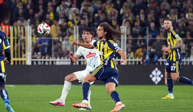 Trendyol Süper Lig: Fenerbahçe: 0 - Çaykur Rizespor: 0 (İlk yarı)