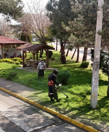 Kartepe’de yeşil alanlarda bakım ve temizlik çalışmaları sürüyor