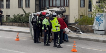 Edirne’de kontrolden çıkan hafif ticari araç yan yattı: Sürücü yaralandı