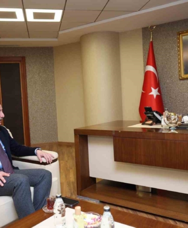 Koltuğu devralan minik başkan ilk talimatlarını verdi