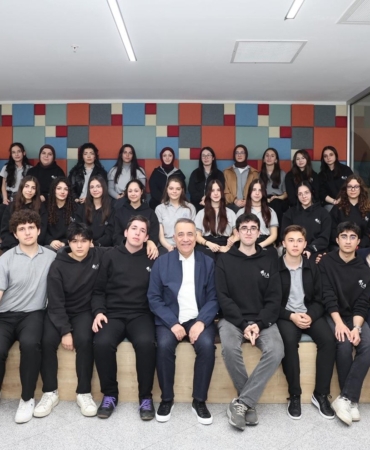 Sultangazi Belediye Başkanı Abdurrahman Dursun, gençlerle bir araya geldi