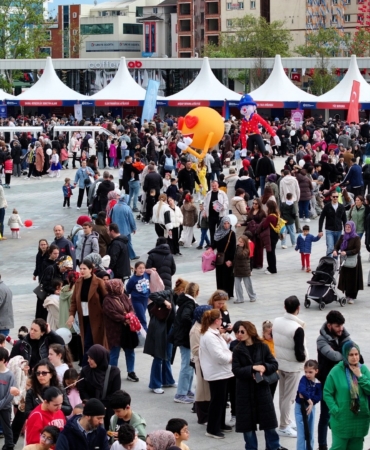 İzmit’te 23 Nisan’a uluslararası ilgi: Çocuklar bayram coşkusunu birlikte yaşıyor