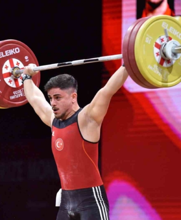 Milli halterci Kaan Kahriman’dan gümüş madalya