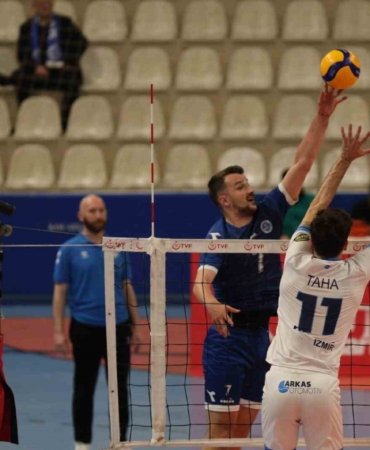 TVF Erkekler Voleybol 1. Ligi Yarı Finali: Kocaeli Büyükşehir Belediye Kağıtspor: 4 - Arkasspor: 1