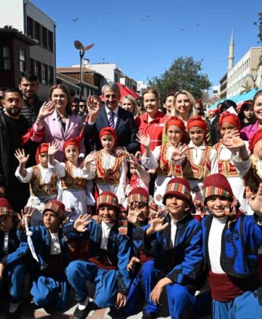 Edirne’de Dünya Romanlar Günü’nde renkli görüntüler