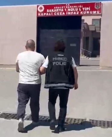 Yakalanmamak için sürekli yer değiştiren şüpheli, polise yakalandı