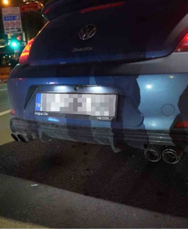 Kadıköy’de abartı egzoz denetimi: Araçlara ceza yağdı