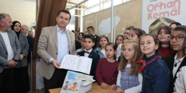 Başkan Erkan Aydın Bursa 23. Kitap Fuarı’nda çocuk yazarlarla buluştu
