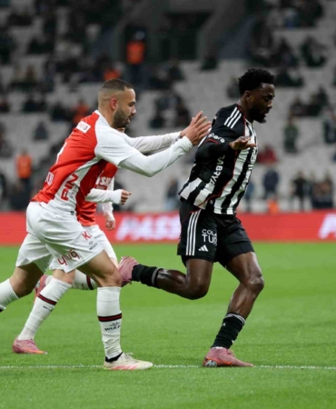 Trendyol Süper Lig: Beşiktaş: 0 - Fatih Karagümrük: 0 (İlk yarı)