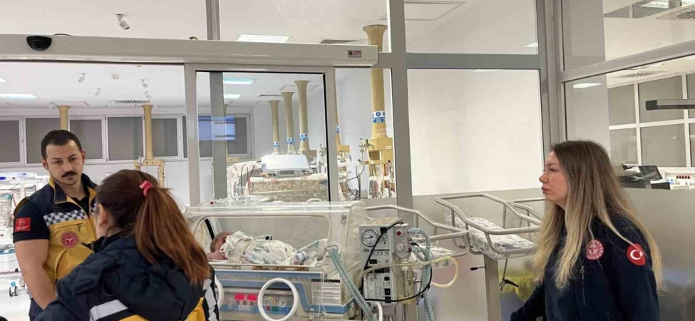 Çanakkale’de 54 günlük bebek uçak ambulansla Ankara’ya sevk edildi
