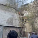 Çatı katında korkutan yangın… Mahalleli sokağa döküldü, çatı küle döndü