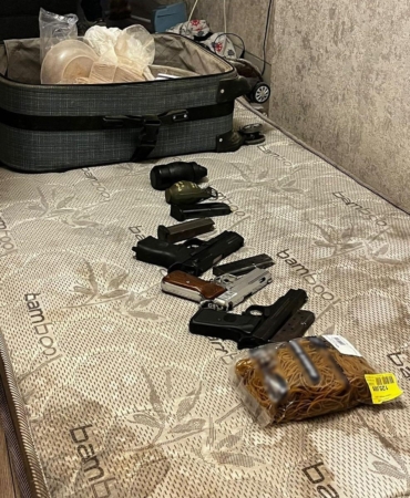 Esenyurt’ta bir eve düzenlenen operasyonda uyuşturucu ve el bombası ele geçirdi