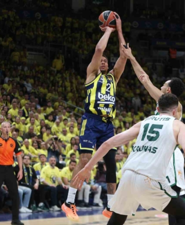 Fenerbahçe, Euroleague play-off serisinde 1-0 öne geçti