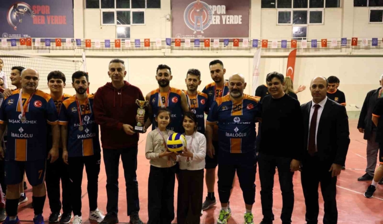 Bilecik’te Kurumlar Arası Bahar Voleybol Turnuvası nefes kesen finale sahne oldu