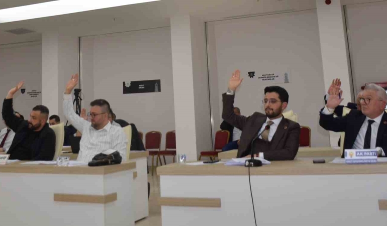 Üyelerin istediği ’İhale ve doğrudan temin dosyaları’ gelmemesi tartışması Meclise taşındı