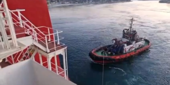 Sarıyer’de yalıya metreler kala karaya oturan konteyner gemisi yüzdürüldü