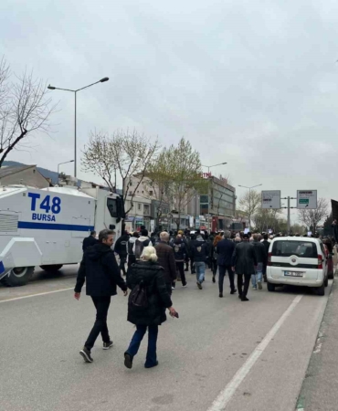 CHP’liler Ankara yolunu trafiğe kapatınca polis müdahale etti