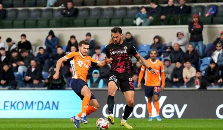 Trendyol Süper Lig: RAMS Başakşehir: 3 – Gençlerbirliği: 0 (İlk yarı)