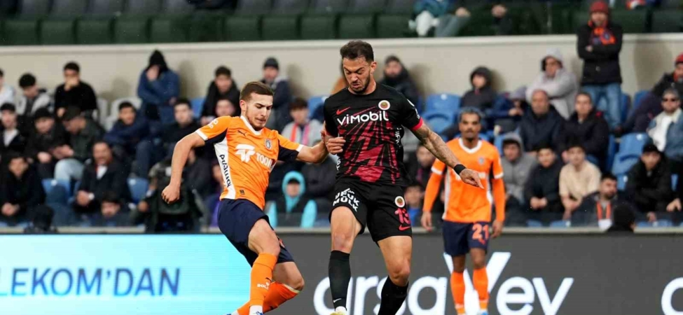 Trendyol Süper Lig: RAMS Başakşehir: 3 - Gençlerbirliği: 0 (İlk yarı)