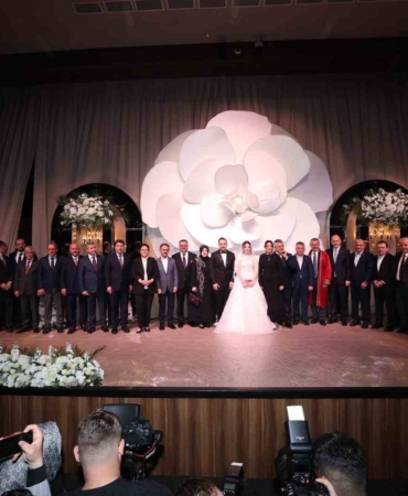 Nikah töreni siyaset camiasını bir araya getirdi