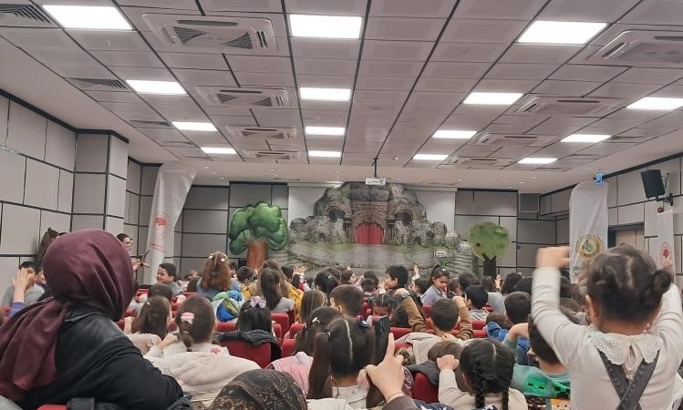 Okul öncesi öğrencileri ‘Akıllı Tavşan Momo’ müzikaline katıldı