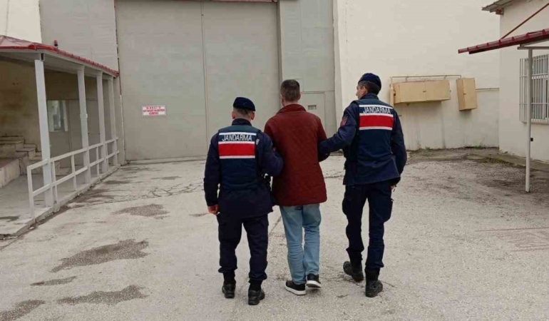 3 farklı suçtan 8 yıl 5 ay hapis cezası bulunan şahıs yakalandı