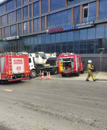 Pendik’te plaza yangını: Dumandan etkilenen vatandaşlar kurtarıldı