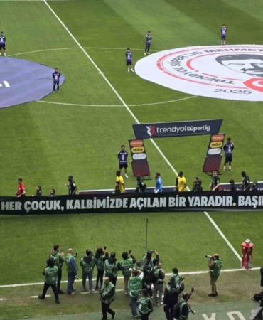 Kocaeli’de tribünler sustu, çocuklar için yas tutuldu