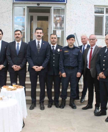 Manyas’ta polis haftası kapsamında pasta kesildi