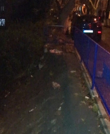 Sarıyer’de yağmur sebebiyle çöken kaldırıma belediye müdahale etmedi