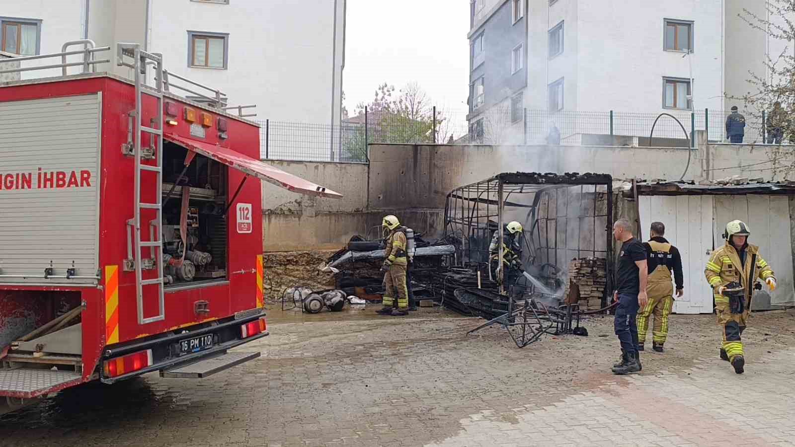Depoda çıkan yangında tüp bomba gibi patladı