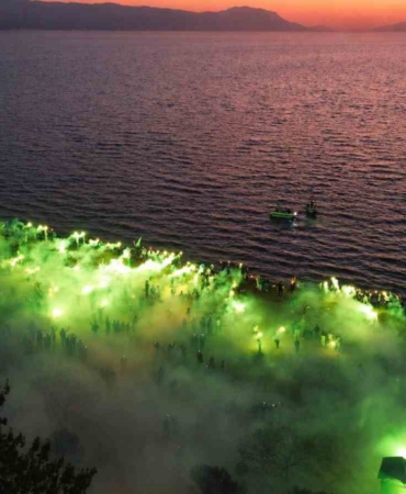 İznik sahili yeşil-beyaza boyandı