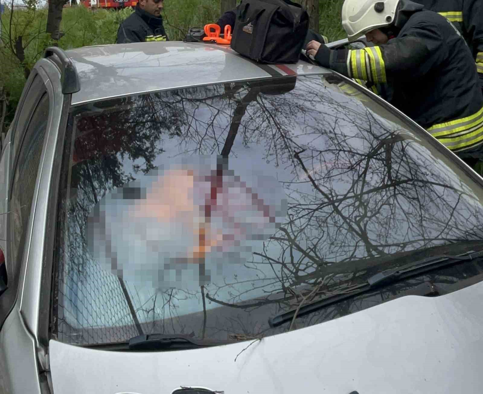 Tekirdağ’da şarampole uçan otomobilin sürücüsü hayatını kaybetti