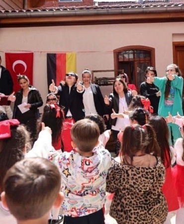 Tekirdağlı minikler Almanca öğrenerek 23 Nisan’ı kutladı
