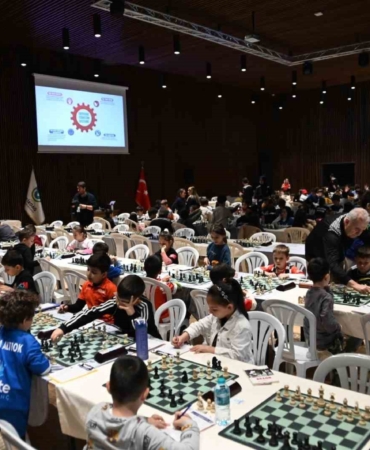 Tekirdağ’da hamleler 23 Nisan için yapıldı, satranç turnuvasında şampiyonlar belirlendi