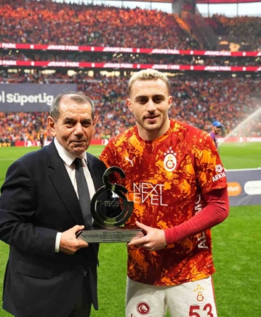 Galatasaray’da 200. maçına çıkan Barış Alper Yılmaz’a plaket
