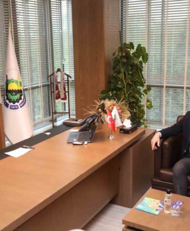 İnegöl’de başkanlık koltuğuna Umut Alp Yiğit oturdu