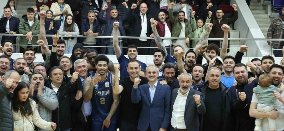 Çayırova Belediyesi sezonu şampiyon tamamladı