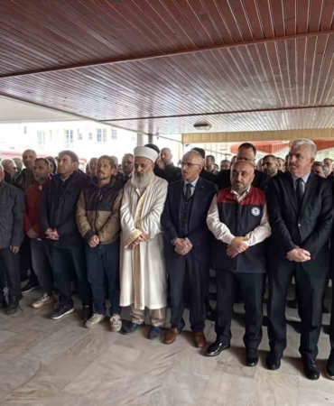 Okul saldırısında hayatını kaybedenler için gıyabi cenaze namazı kılındı